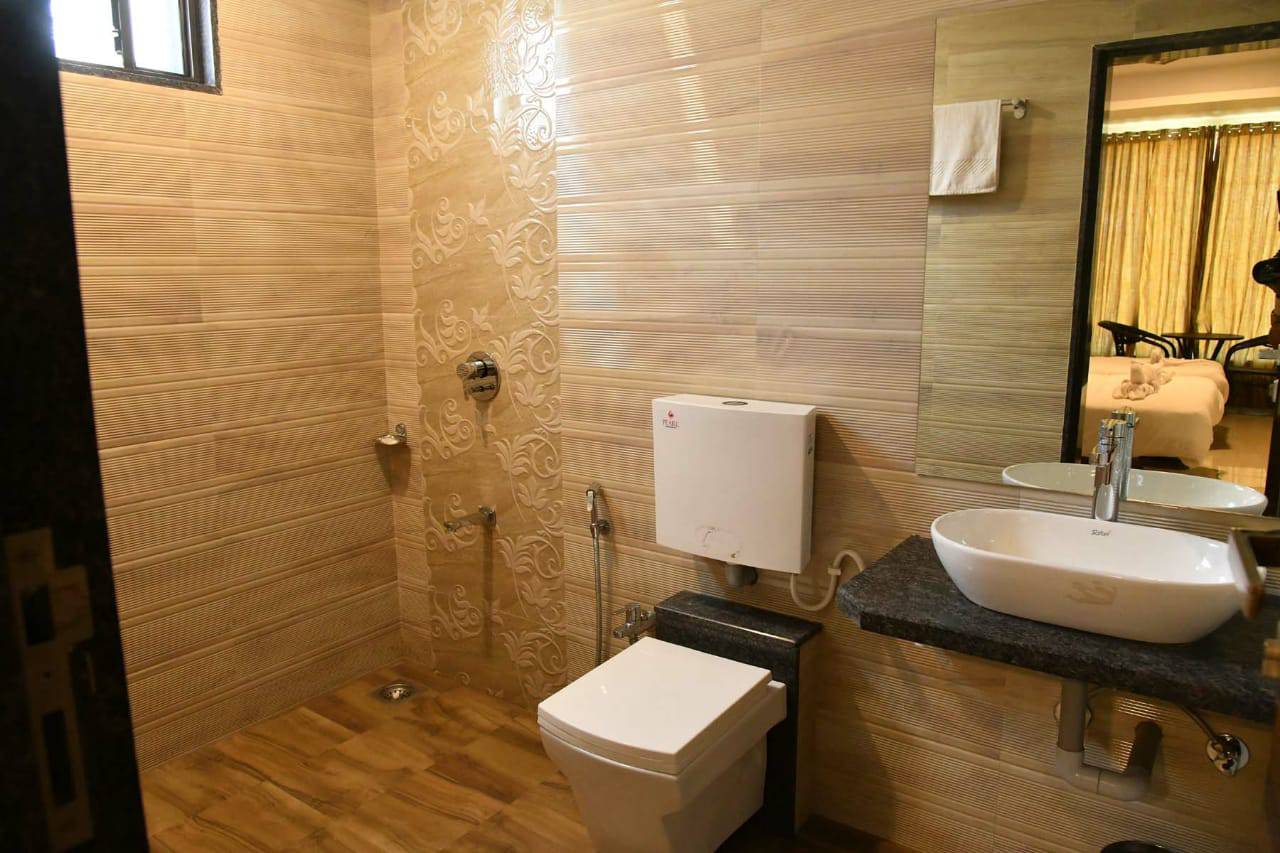 Deluxe Couple Room in Panchgani