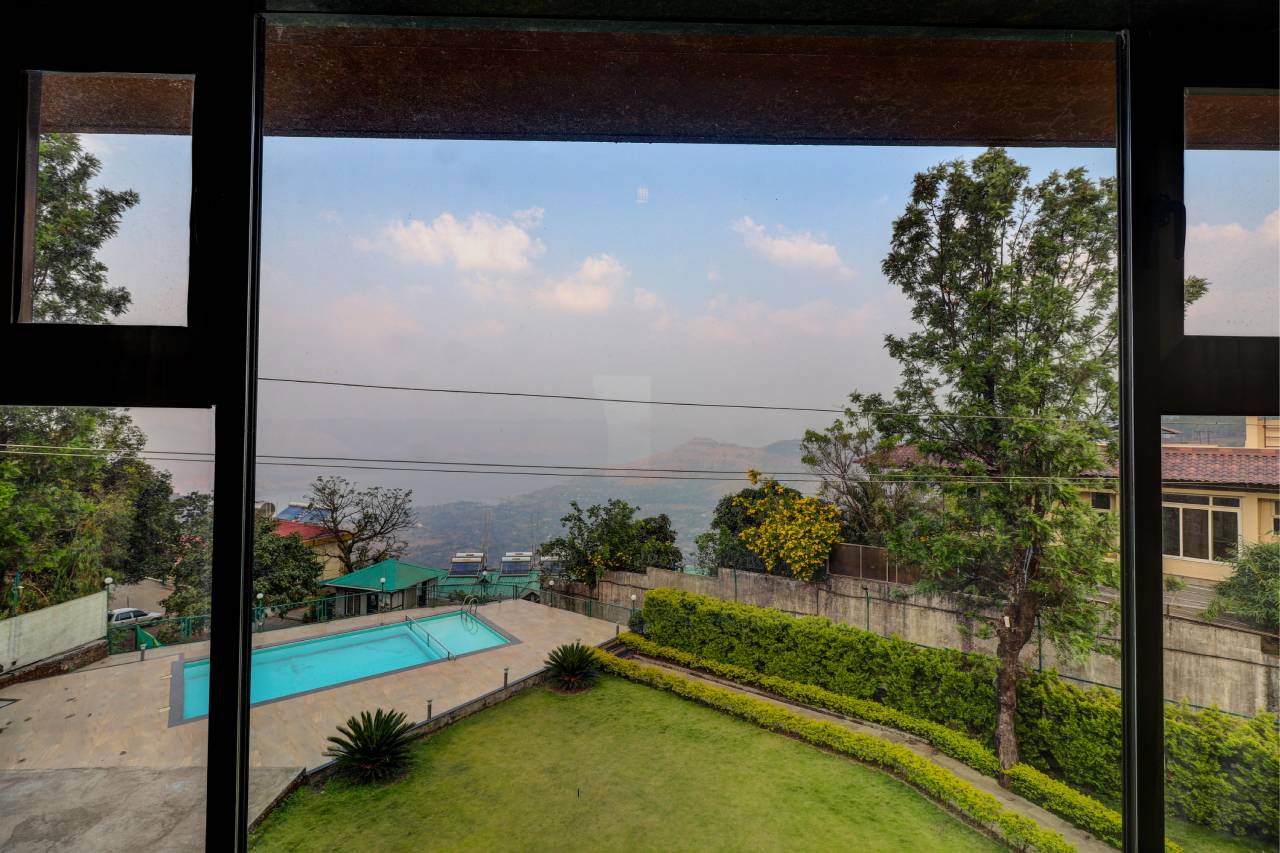 Deluxe Couple Room in Panchgani