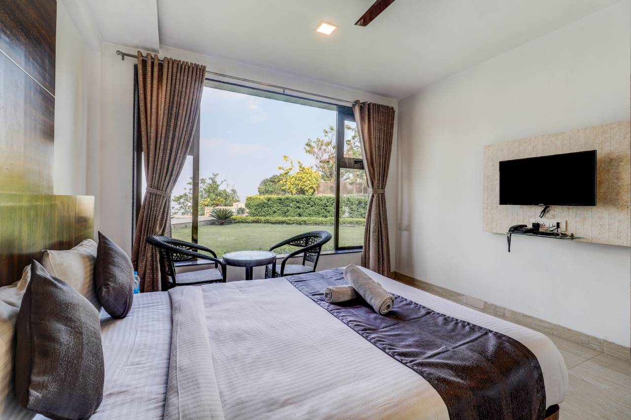 hotel in panchgani near market