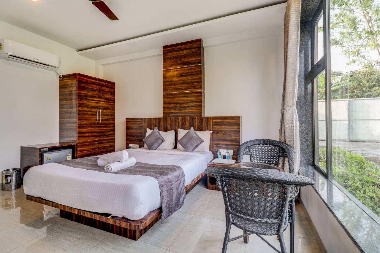 hotel in panchgani near market