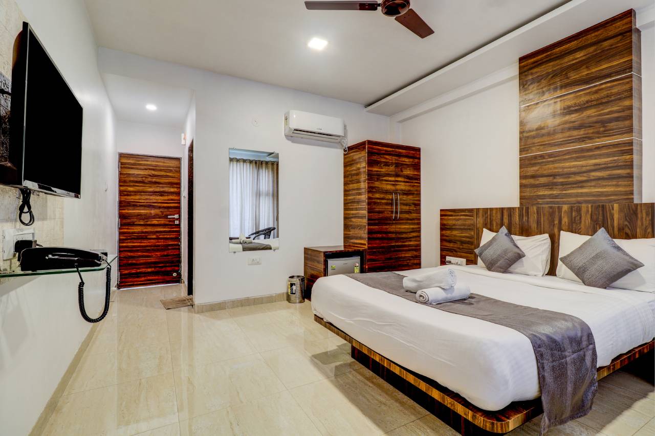 hotel in panchgani near market